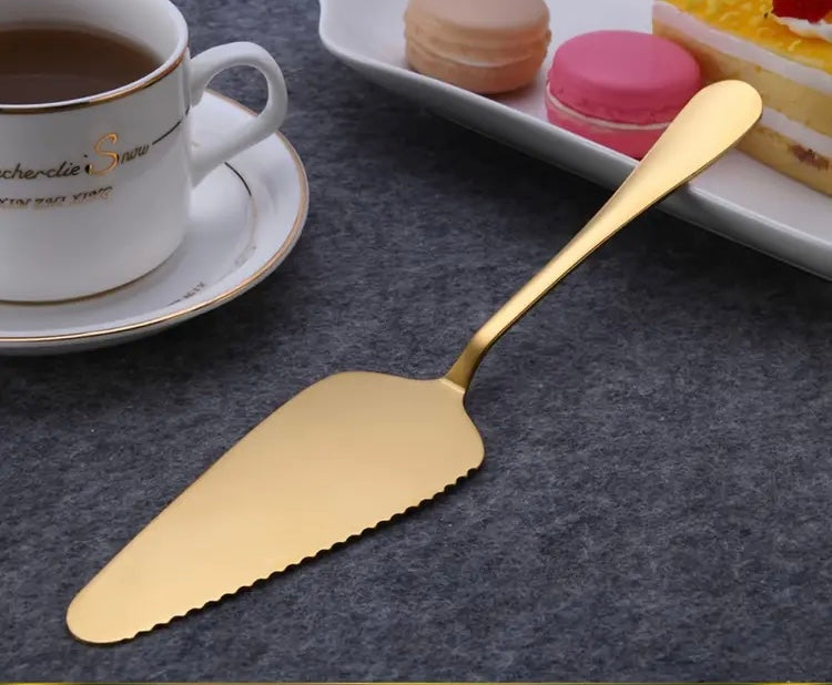 Stainless steel Golden Premium Cake lifter and Spatula can be used for multipurpose