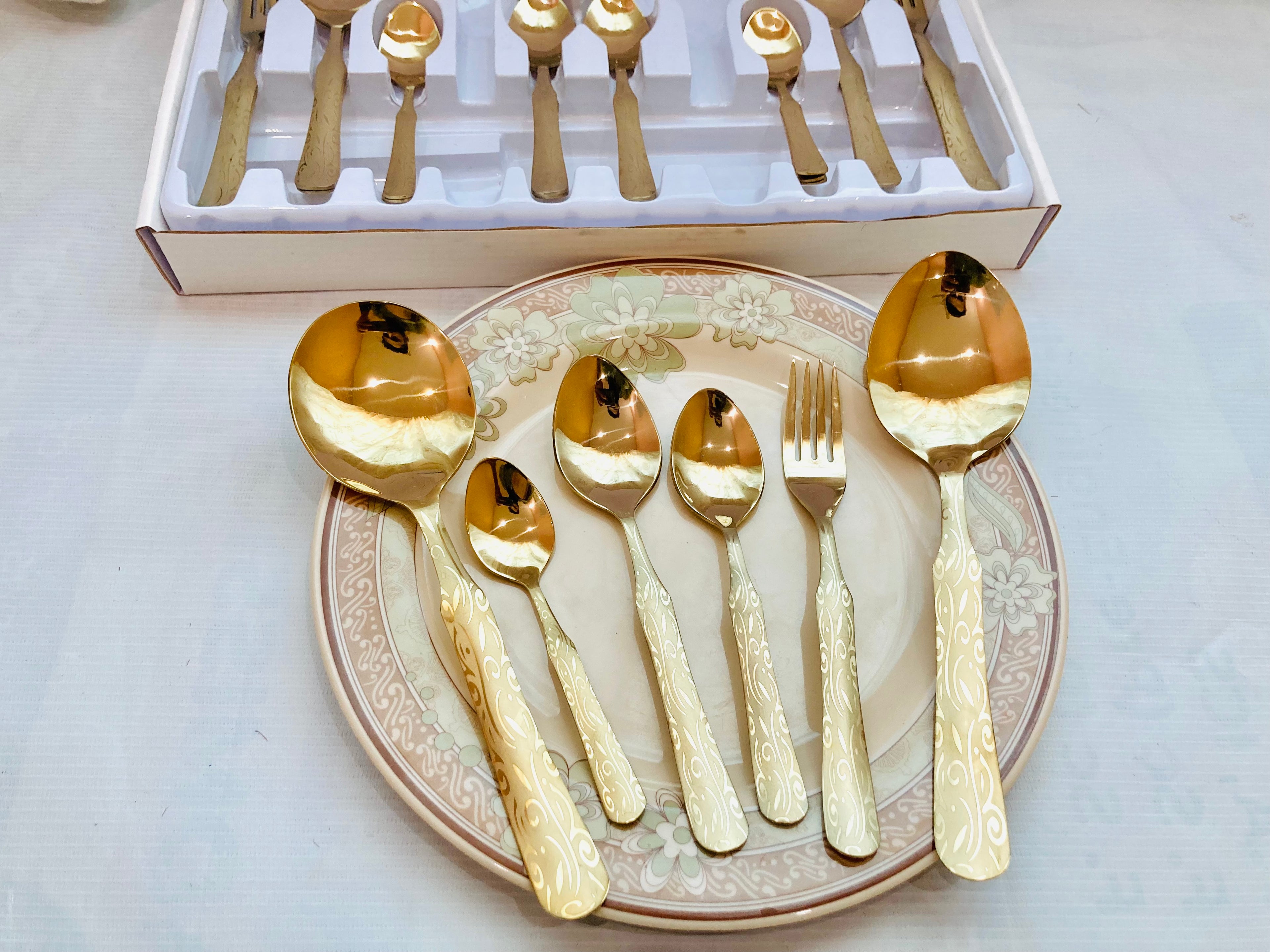 29-Piece Stainless Steel Cutlery Set – Gold Finish Flatware Set with White Floral Handles | Luxury Dinnerware | Spoons, Forks & Serving Utensils | Housewarming Gift