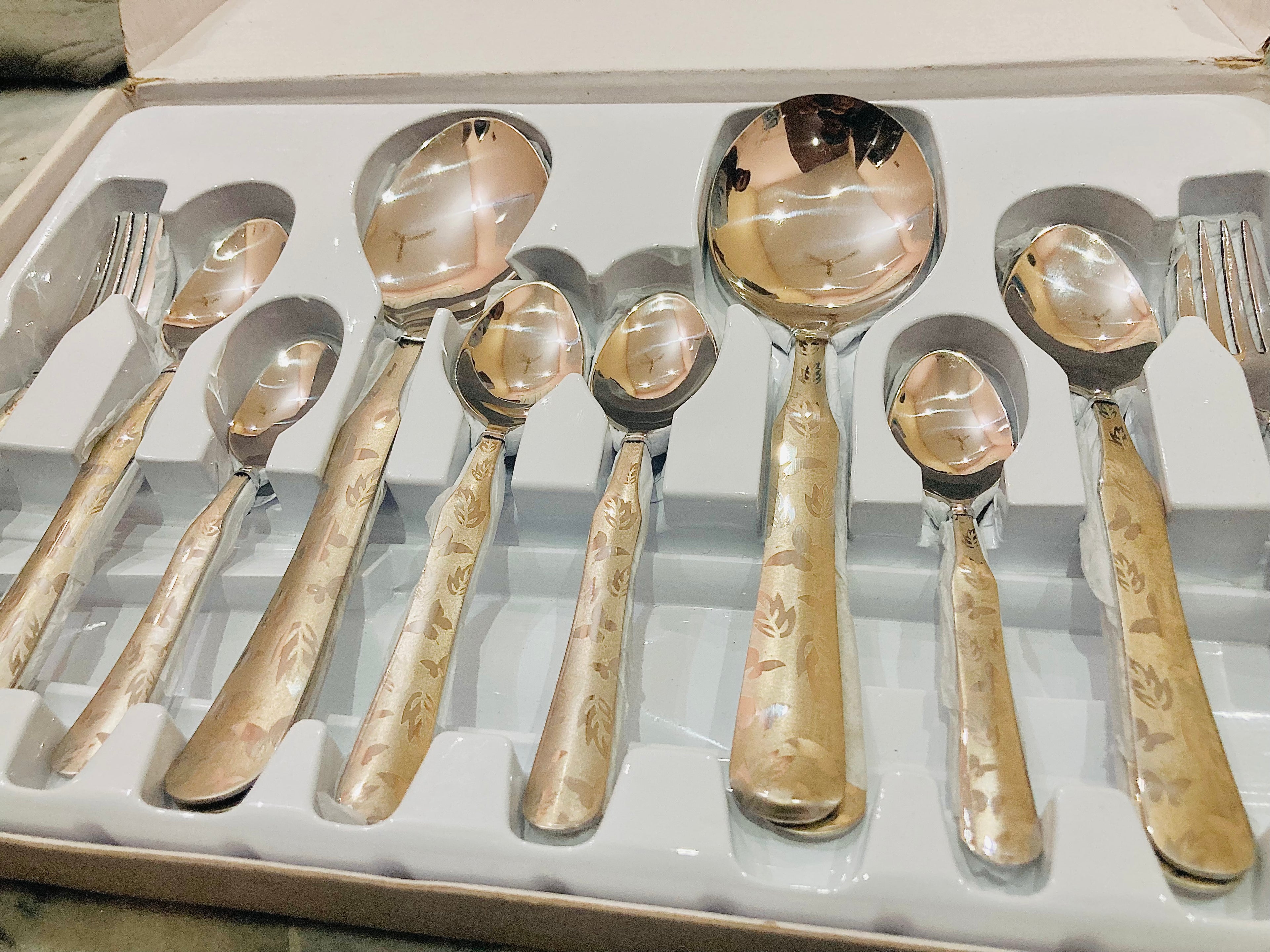 29-Piece Stainless Steel Cutlery Set | Luxury Silver Flatware Set with White Floral Handles | Spoons, Forks & Serving Utensils