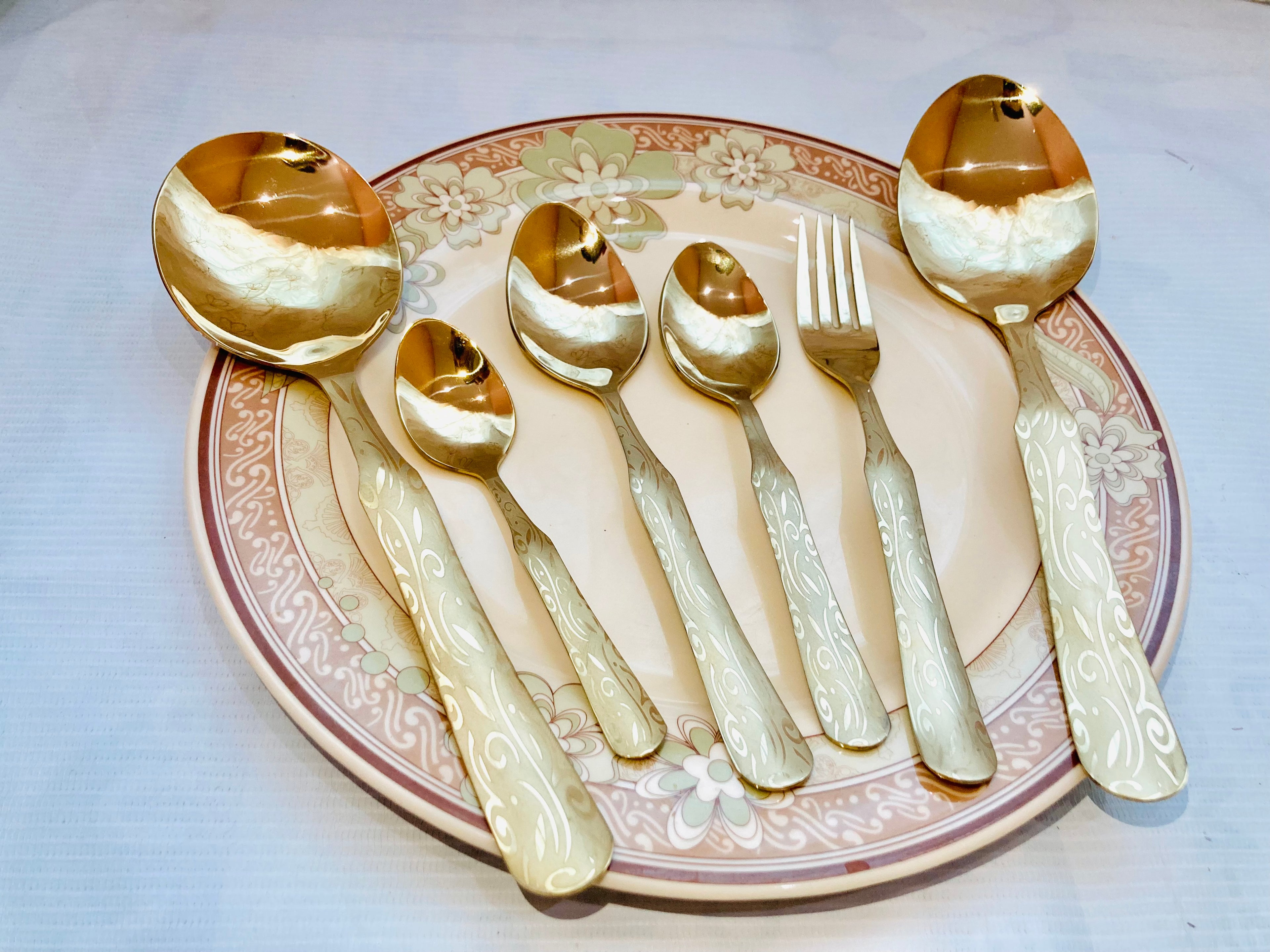 29-Piece Stainless Steel Cutlery Set – Gold Finish Flatware Set with White Floral Handles | Luxury Dinnerware | Spoons, Forks & Serving Utensils | Housewarming Gift