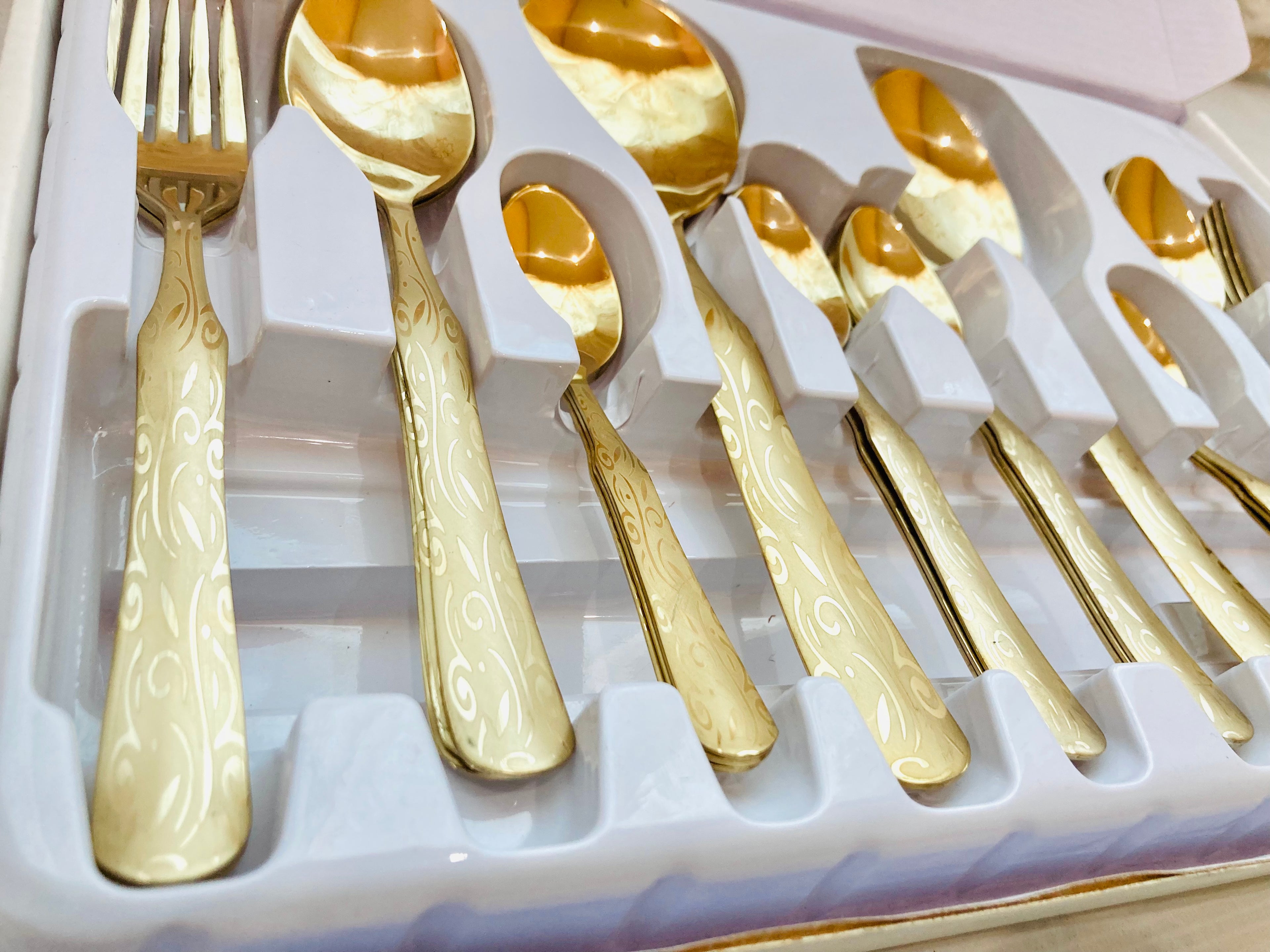 29-Piece Stainless Steel Cutlery Set – Gold Finish Flatware Set with White Floral Handles | Luxury Dinnerware | Spoons, Forks & Serving Utensils | Housewarming Gift