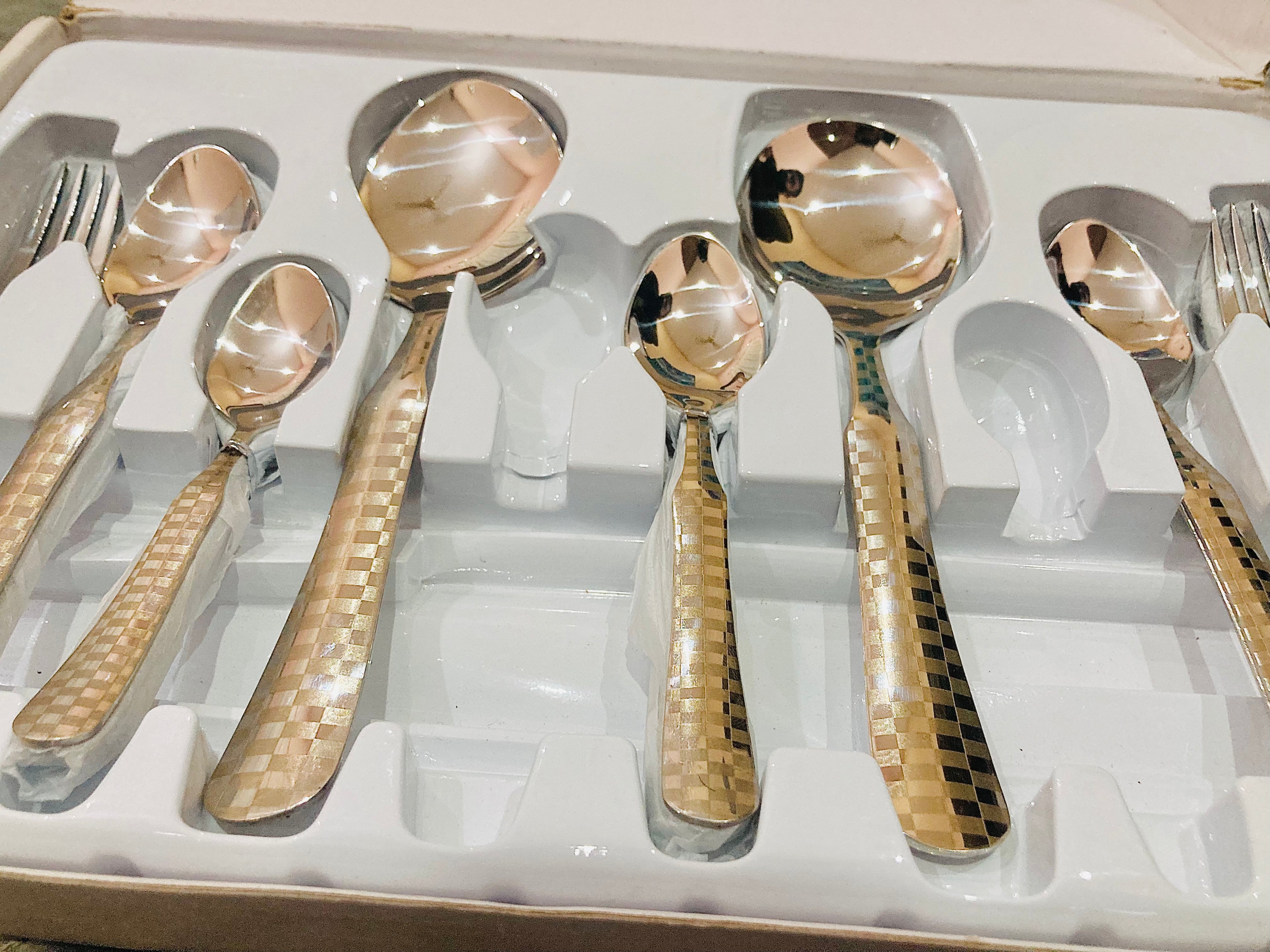 29-Piece Stainless Steel Cutlery Set | Luxury Silver Flatware Set with White Floral Handles | Spoons, Forks & Serving Utensils