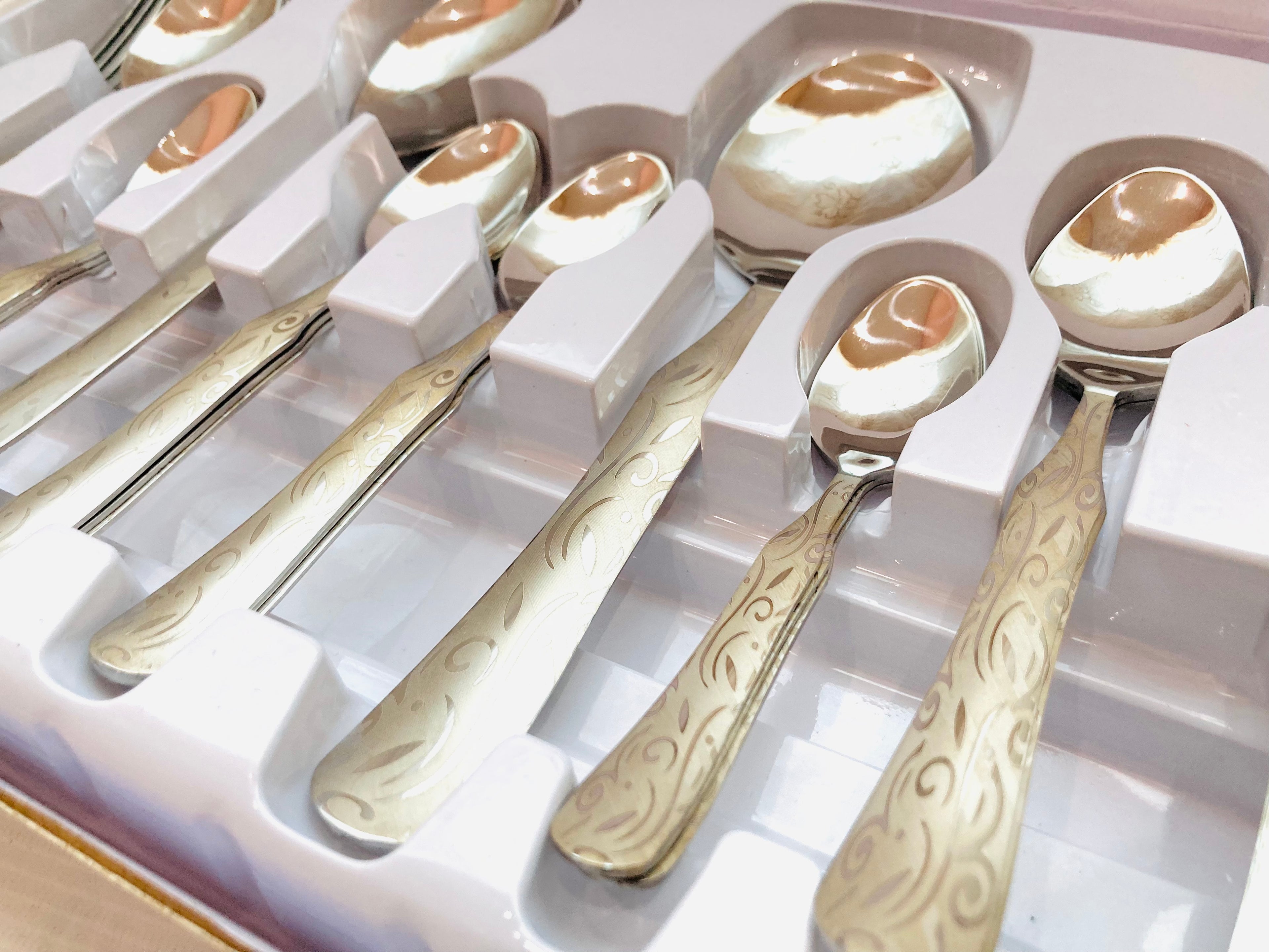 29-Piece Stainless Steel Cutlery Set | Luxury Silver Flatware Set with White Floral Handles | Spoons, Forks & Serving Utensils