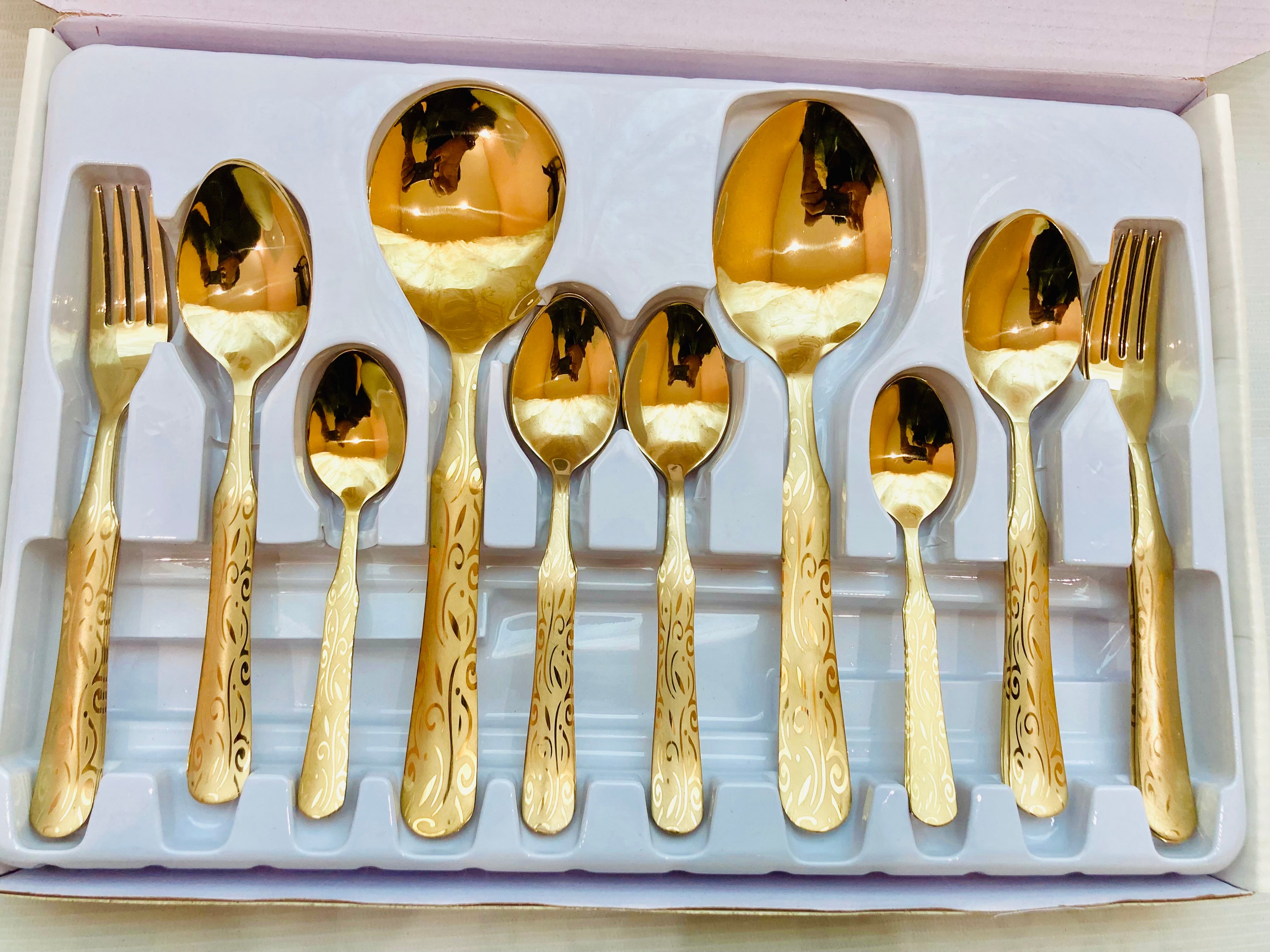 29-Piece Stainless Steel Cutlery Set – Gold Finish Flatware Set with White Floral Handles | Luxury Dinnerware | Spoons, Forks & Serving Utensils | Housewarming Gift