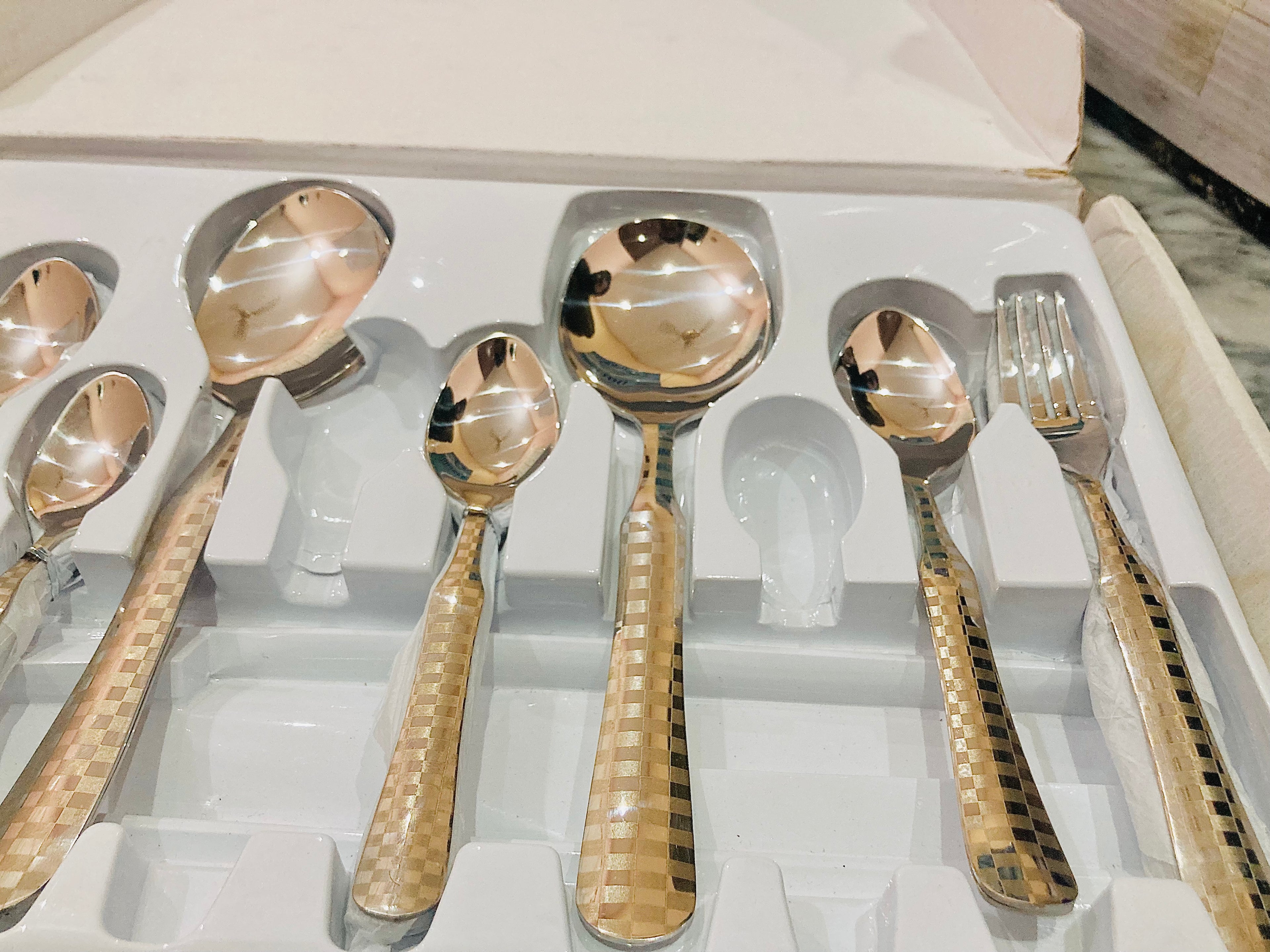 29-Piece Stainless Steel Cutlery Set | Luxury Silver Flatware Set with White Floral Handles | Spoons, Forks & Serving Utensils