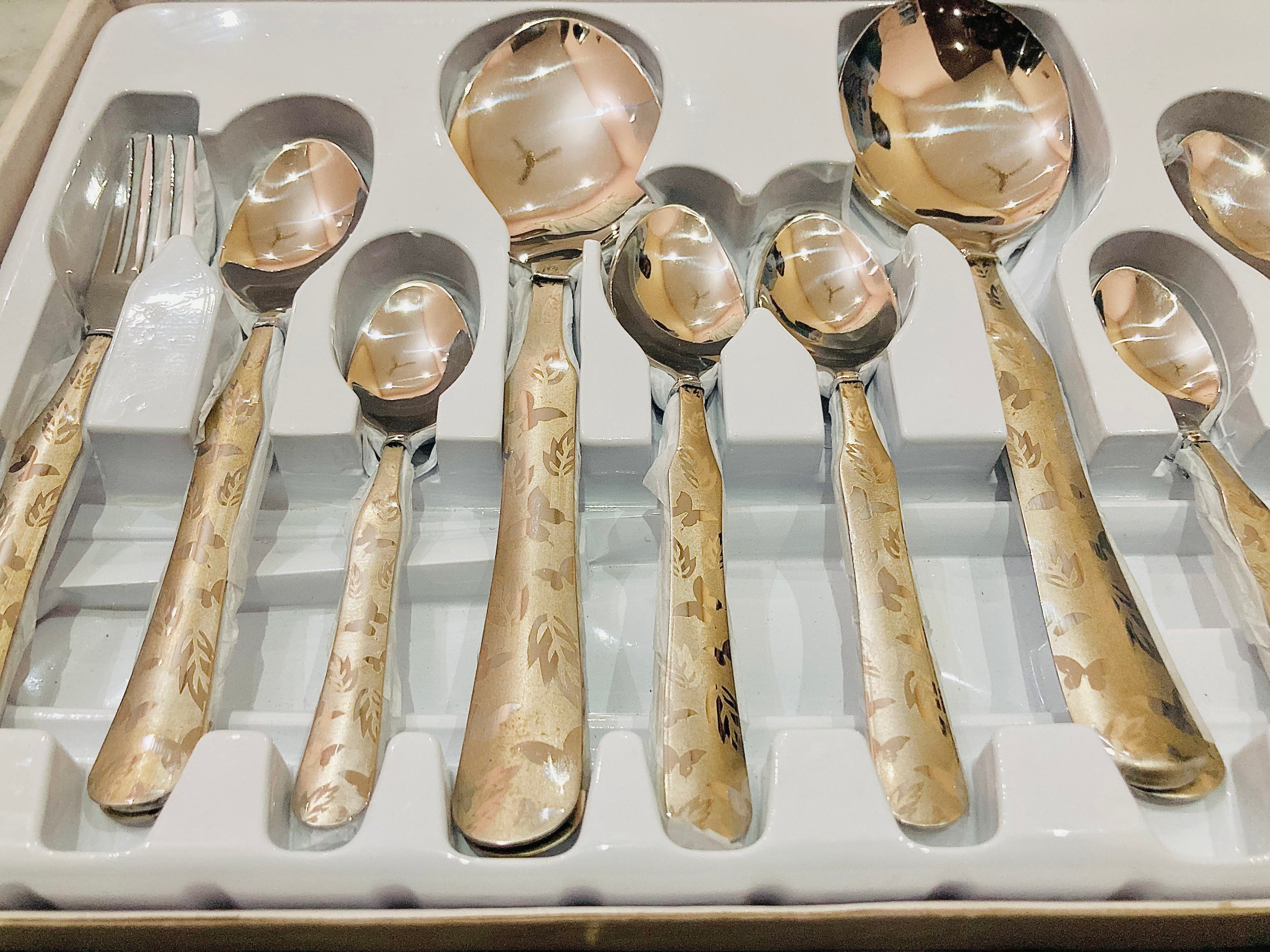 29-Piece Stainless Steel Cutlery Set | Luxury Silver Flatware Set with White Floral Handles | Spoons, Forks & Serving Utensils