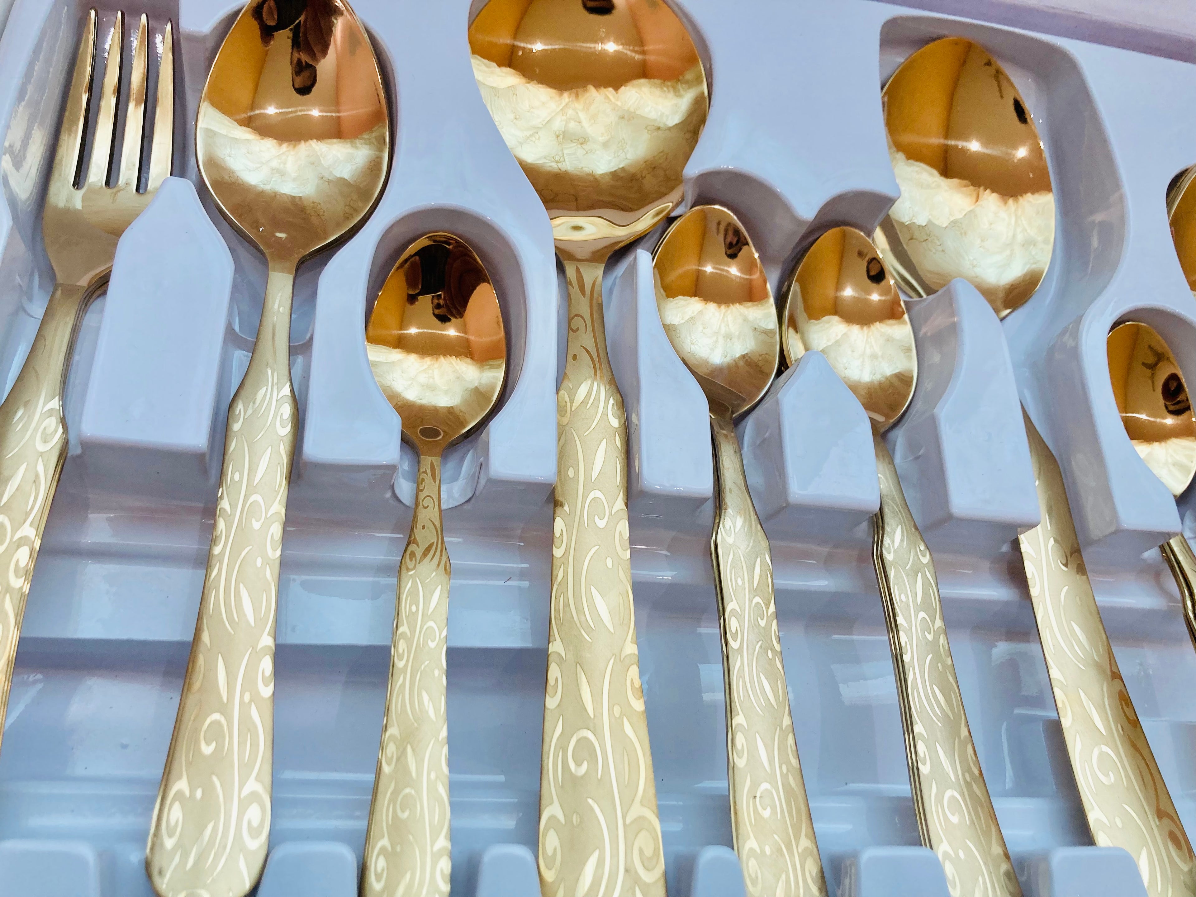 29-Piece Stainless Steel Cutlery Set – Gold Finish Flatware Set with White Floral Handles | Luxury Dinnerware | Spoons, Forks & Serving Utensils | Housewarming Gift